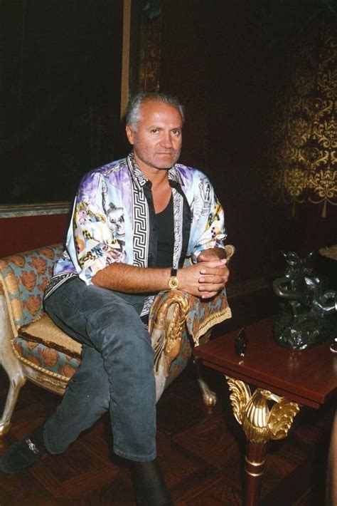 in che anno si laureo gianni versace